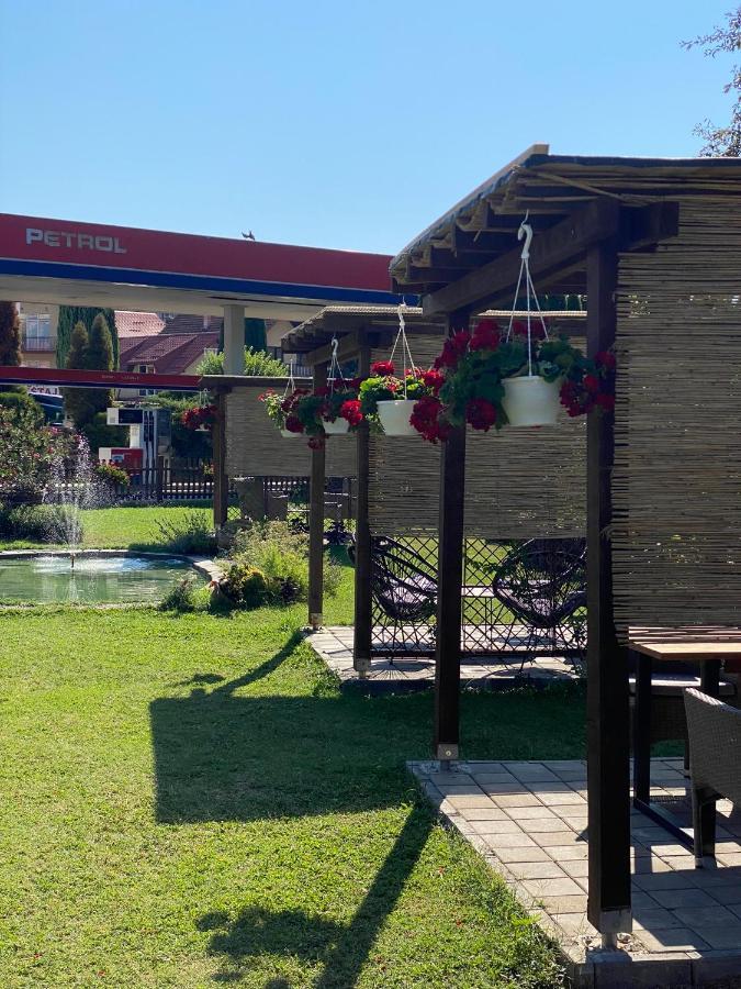 Motel M Vlasenica Kültér fotó