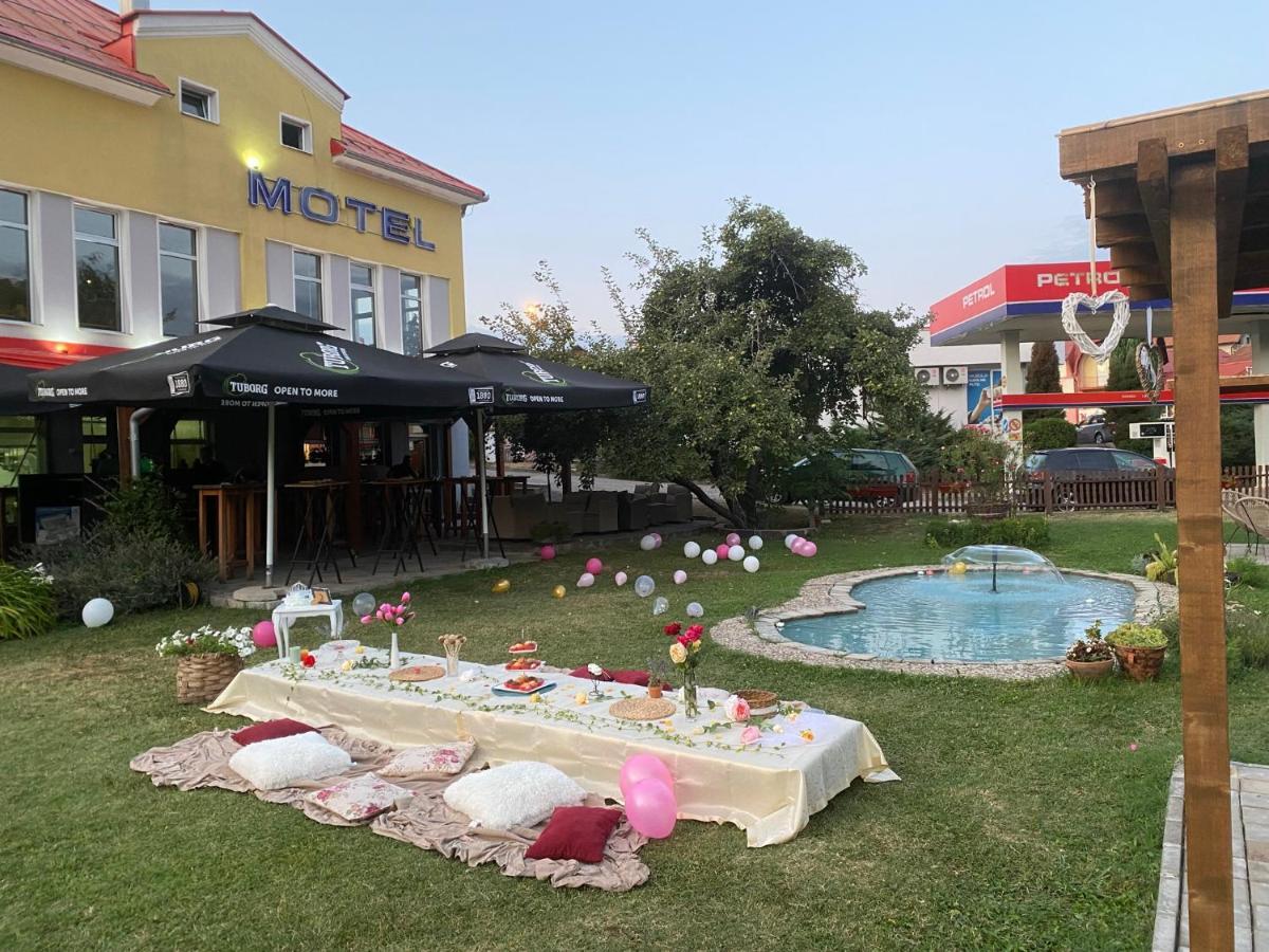 Motel M Vlasenica Kültér fotó