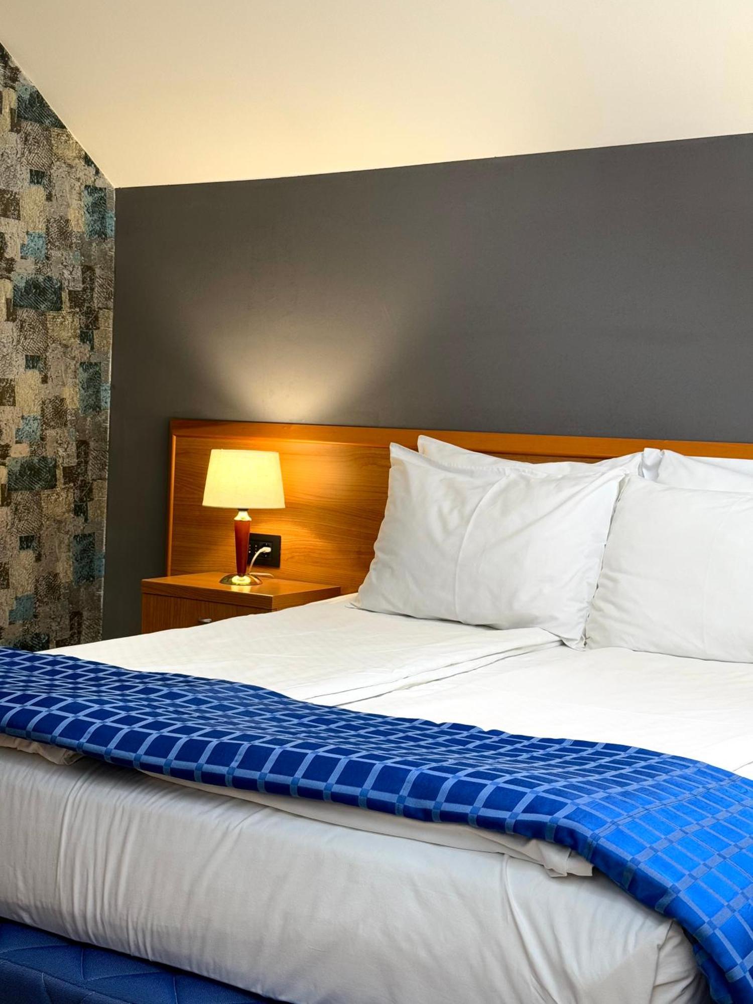 Motel M Vlasenica Kültér fotó